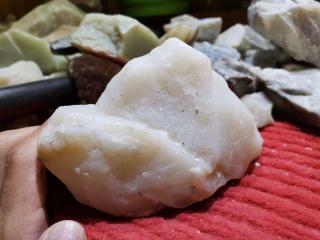 详解和田玉籽料,山料与山流水的收藏奥秘