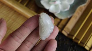 和田玉籽料吊坠为何值得长期佩戴?